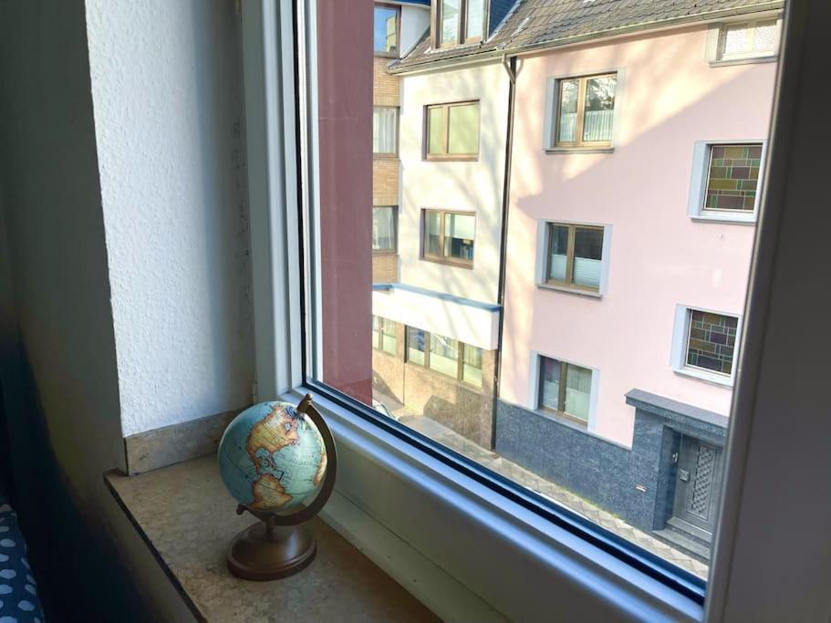 - Chilliges Zimmer In Dusseldorf Mit Balkon & Kuche; Big Tv And Bed - Bagian luar foto