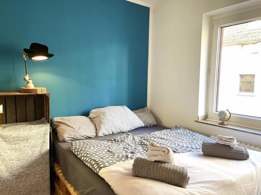 - Chilliges Zimmer In Dusseldorf Mit Balkon & Kuche; Big Tv And Bed - Bagian luar foto