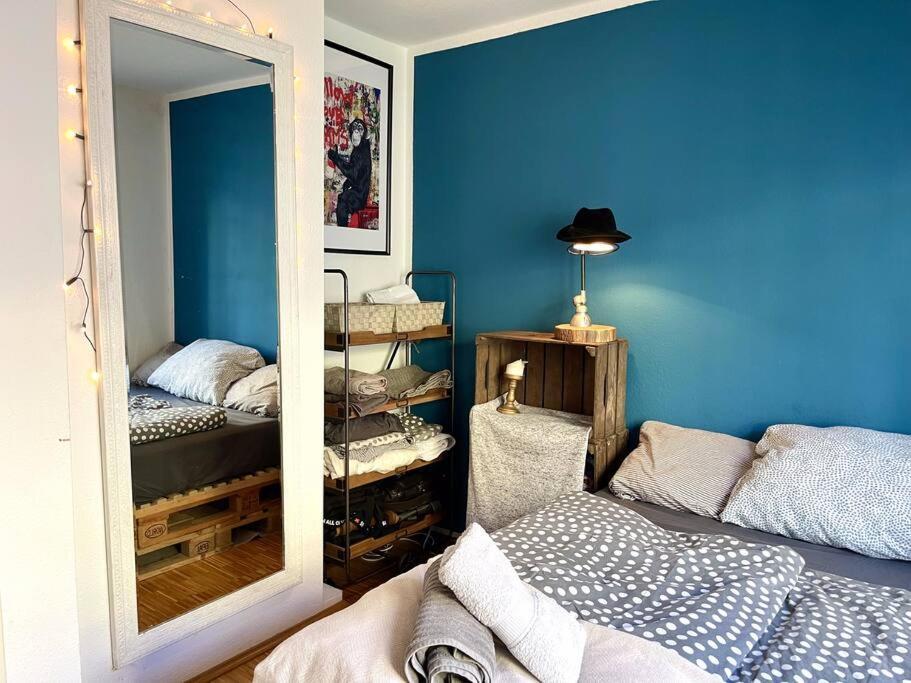 - Chilliges Zimmer In Dusseldorf Mit Balkon & Kuche; Big Tv And Bed - Bagian luar foto