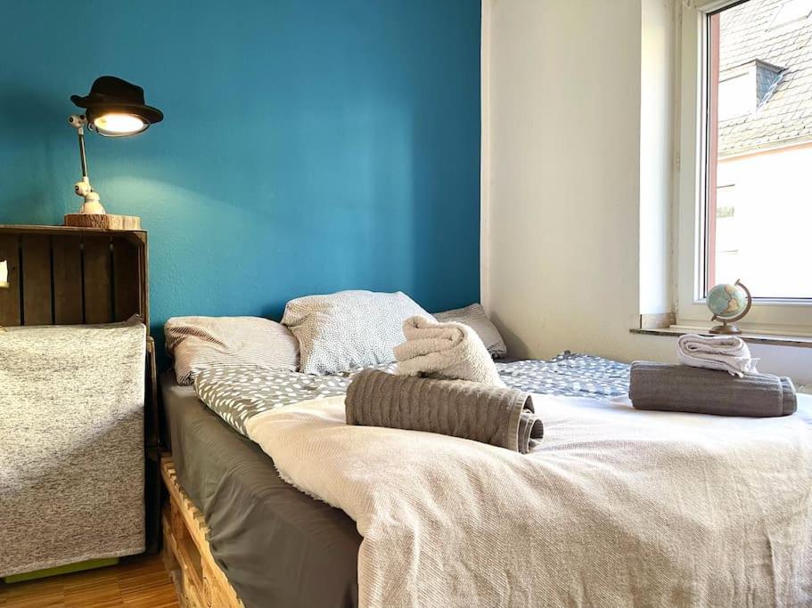 - Chilliges Zimmer In Dusseldorf Mit Balkon & Kuche; Big Tv And Bed - Bagian luar foto